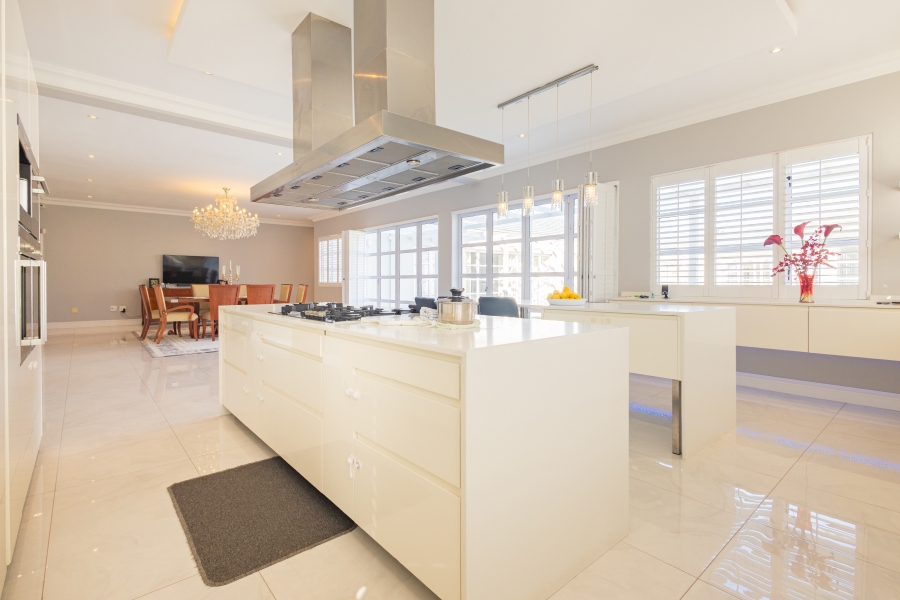 7 Bedroom Property for Sale in Flamingo Vlei Western Cape